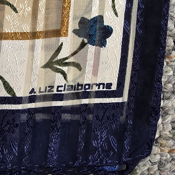 Liz Claiborne Tulip Jacquard Oblong Scarf - Picture 6 of 6